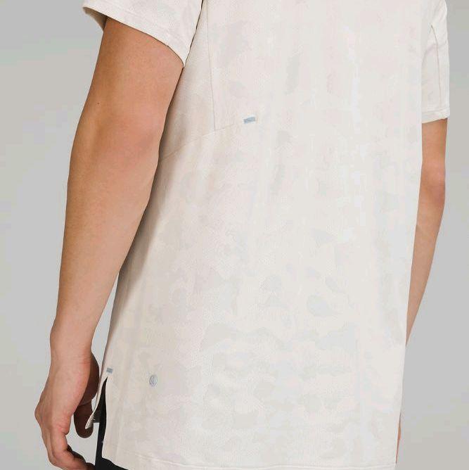 Lululemon men textured training short sleeve
