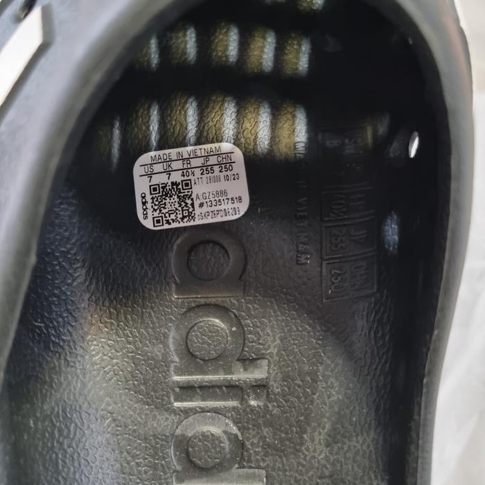 Adidas Sandals Size Us 7 - Black